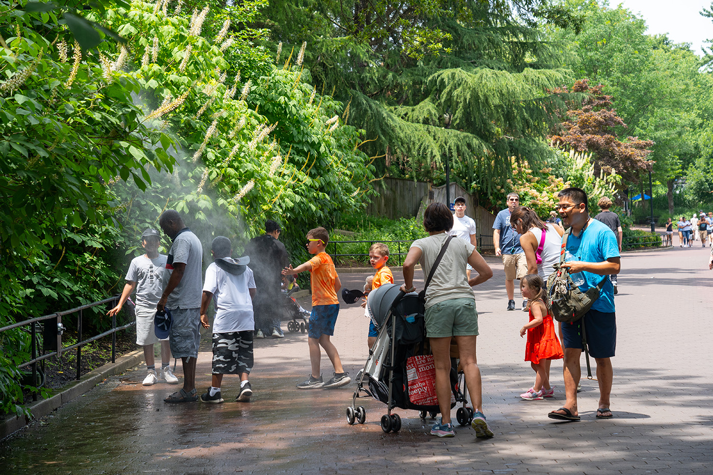 Guests enjoying a water mister station at the Zoo.