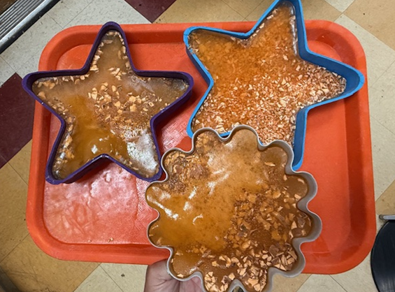 Frozen orange cakes poured into star-shaped molds