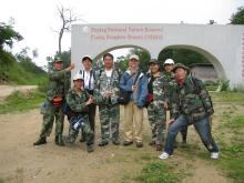  Ecologist Mel Songer and Professor Lui Xuehua working with a team of Tsinghua University students and rangers from Foping National Nature Reserve
